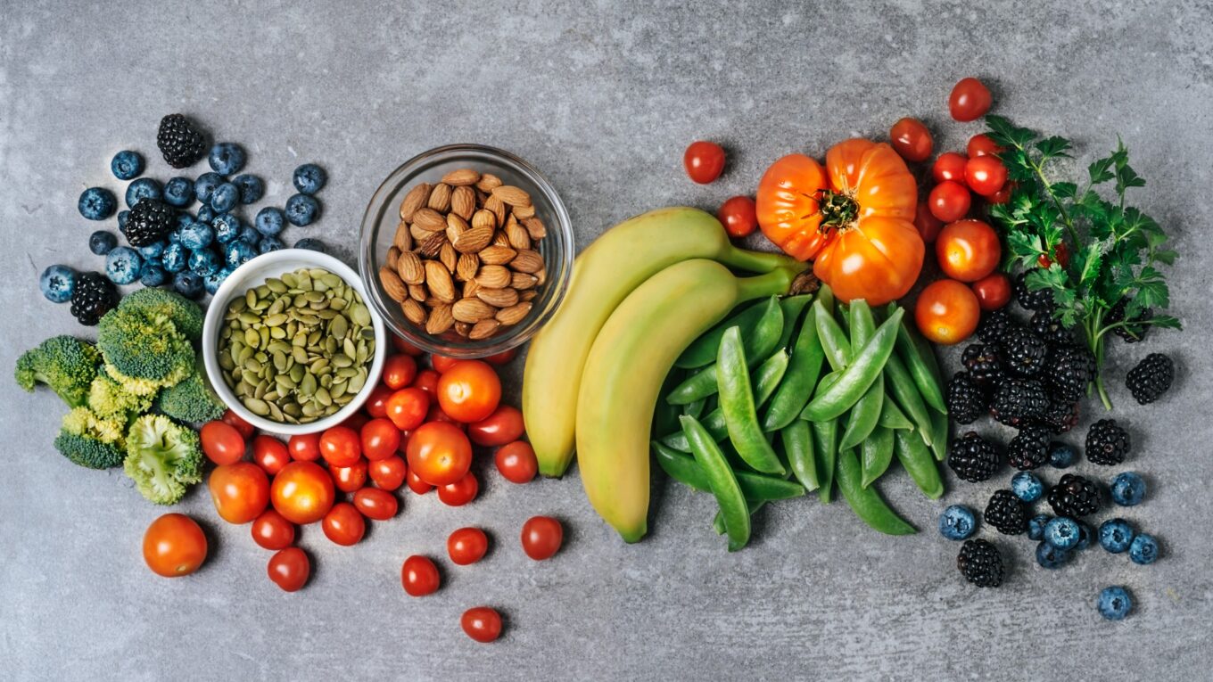 Guide to Anti-Aging Foods for a Youthful Look